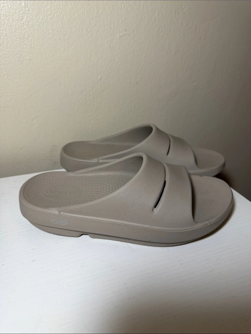 OOFOS Men's Slide Sandals in Taupe Beige